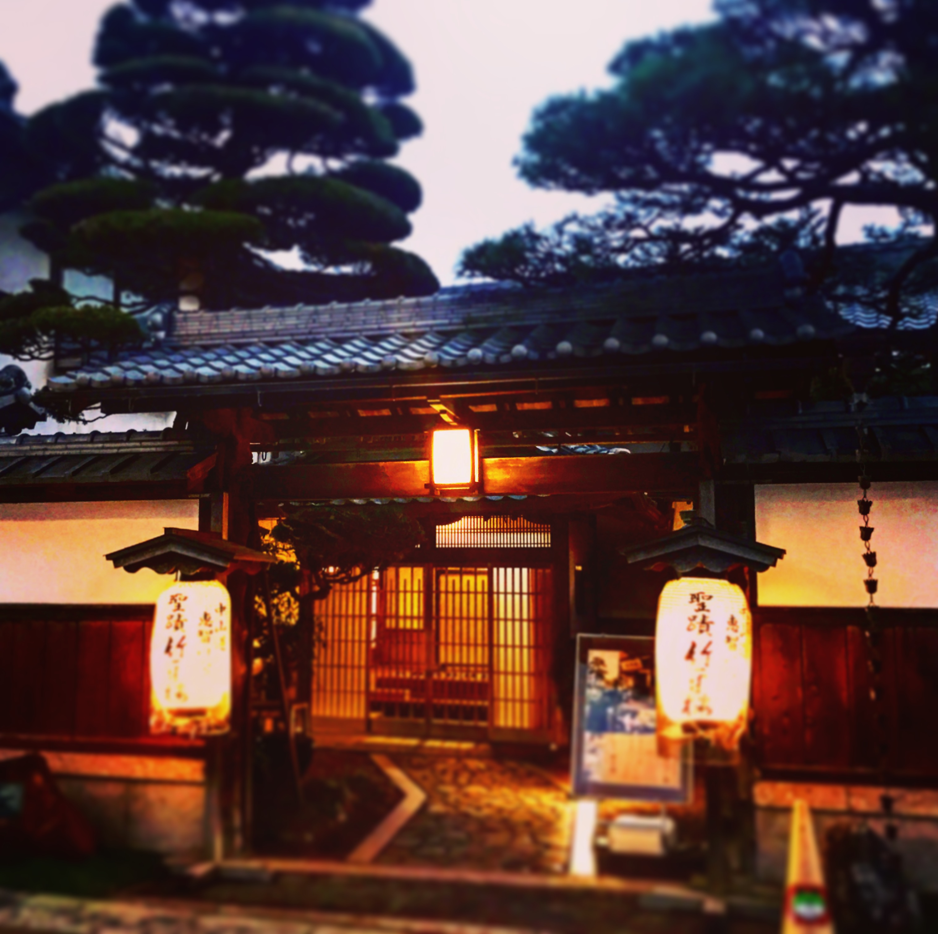 滋賀県愛知郡の竹平楼さま。明治天皇の御聖蹟がございます